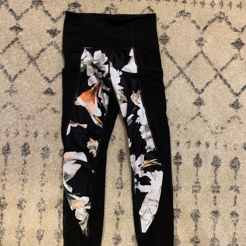 Athleta 7/8 floral legging with stash pocket